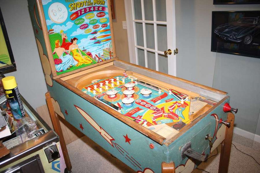 Shoot the Moon pinball machine (1951)